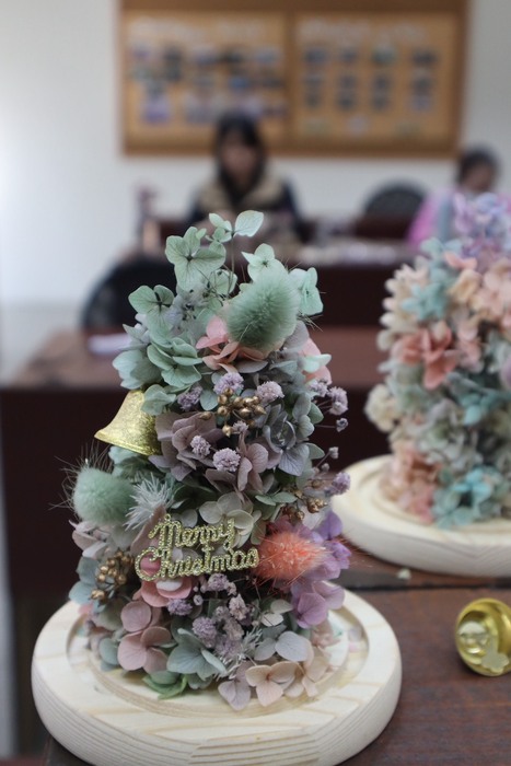 高雄大學管理學院舉辦-【創新教學工作坊】聖誕手作花藝體驗課程圖片